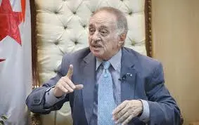 وللحرية الحمراء باب… يحتاج يدًا حُرّةً تدُقّه؟
